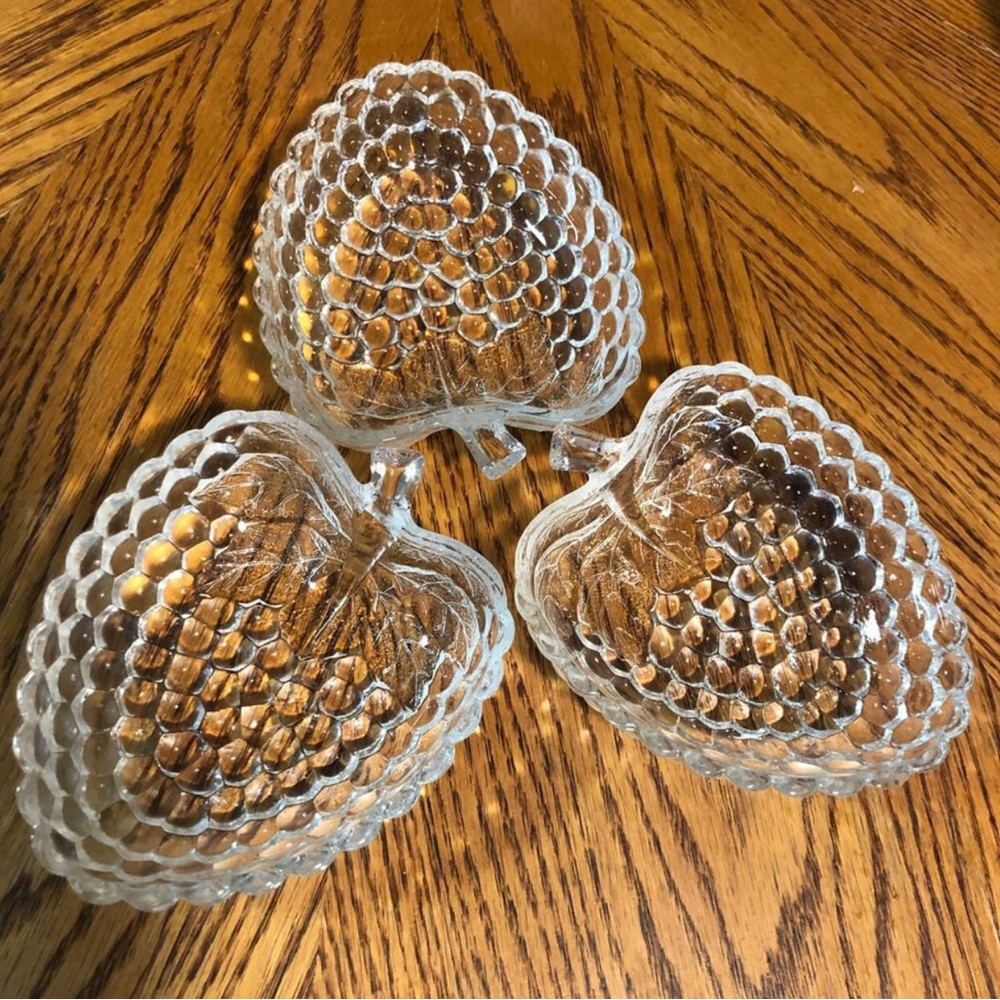 Elegant Clear Glass Leaf-Shaped Bowls